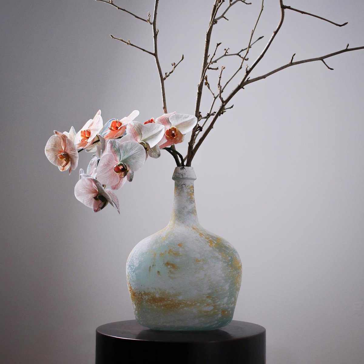VASE OF THE MONTH
Each month the expert team at Flowers Vasette create stunning designs using rare and interesting vessels sourced in house. We use the seasons very best offerings in a ever changing array of beautiful colour palettes. flowersvasette.com.au to order yours today!