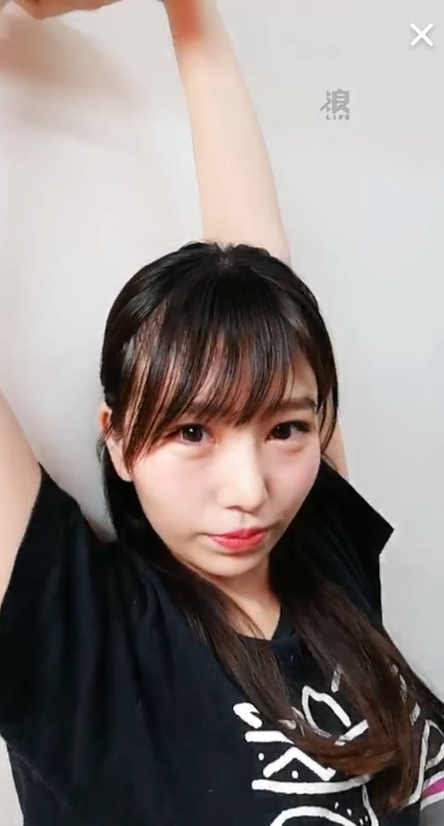 Helmwige_104's tweet photo. Fujii Mayu Langlive screenshots:
Mayu's neck and shoulder feeling uncomfortable... Isn't there something about aches getting worse when the weather turns bad🤔
Also talked about muscles, food, and how 力二 looks like カニ🤣
#AKB48TeamTP #TeamTP
#藤井麻由 #Mayumo #FujiiMayu https://t.co/oToVKuZXeG