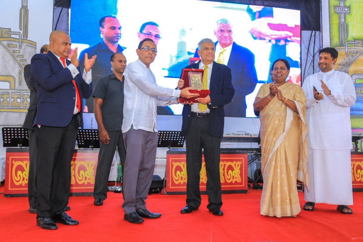 KabirHashim4's tweet photo. https://t.co/rZUJ8qlMHn
The Sapugaskanda Refinery completed 50 years of service to our nation. It was an honour to celebrate this occasion with Hon.@RW_UNP as the Chief Guest. I thank Hon.Anoma Gamage and Hon.@RWijewardene for their support. #SriLanka #UNP https://t.co/1RnESHcllS