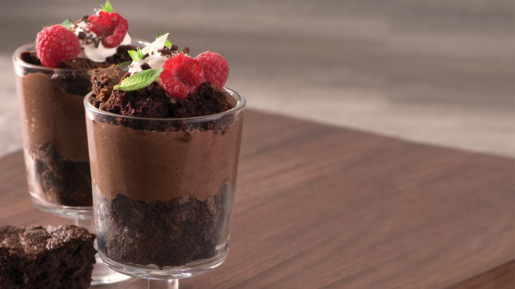 Aleasha_S's tweet photo. Dreaming of chocolate.. 🍫
😍Chocolate Brownie Tiramisu
save recipe : (link: https://t.co/qyBB8CTilX
#chocolatebrownie #Tramisu #glutenfree #nutfree #eggfree #chocolate #brownies #cleaneating #cococrunch #whipcream #raspberries https://t.co/zon2wuHp76