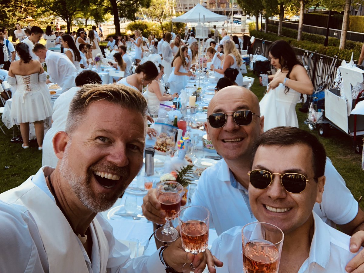 GAYWhistler's tweet photo. What a wonderful evening bringing community together w/ Dîner en Blanc in Vancouver. Very grateful to have these extraordinary experiences.
#debvan #yvrFoodie #ilovegay https://t.co/A1CD3qmT2R