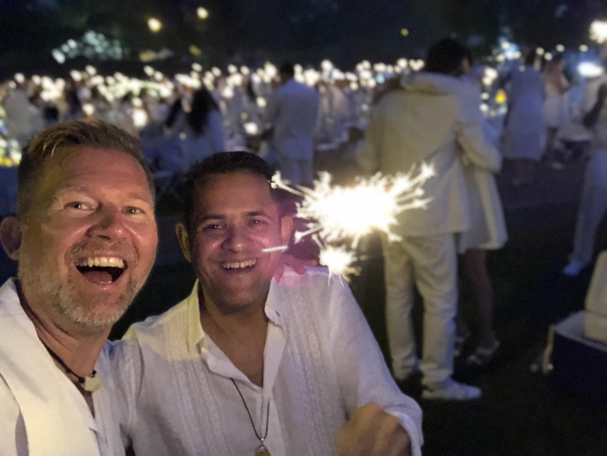 GAYWhistler's tweet photo. What a wonderful evening bringing community together w/ Dîner en Blanc in Vancouver. Very grateful to have these extraordinary experiences.
#debvan #yvrFoodie #ilovegay https://t.co/A1CD3qmT2R