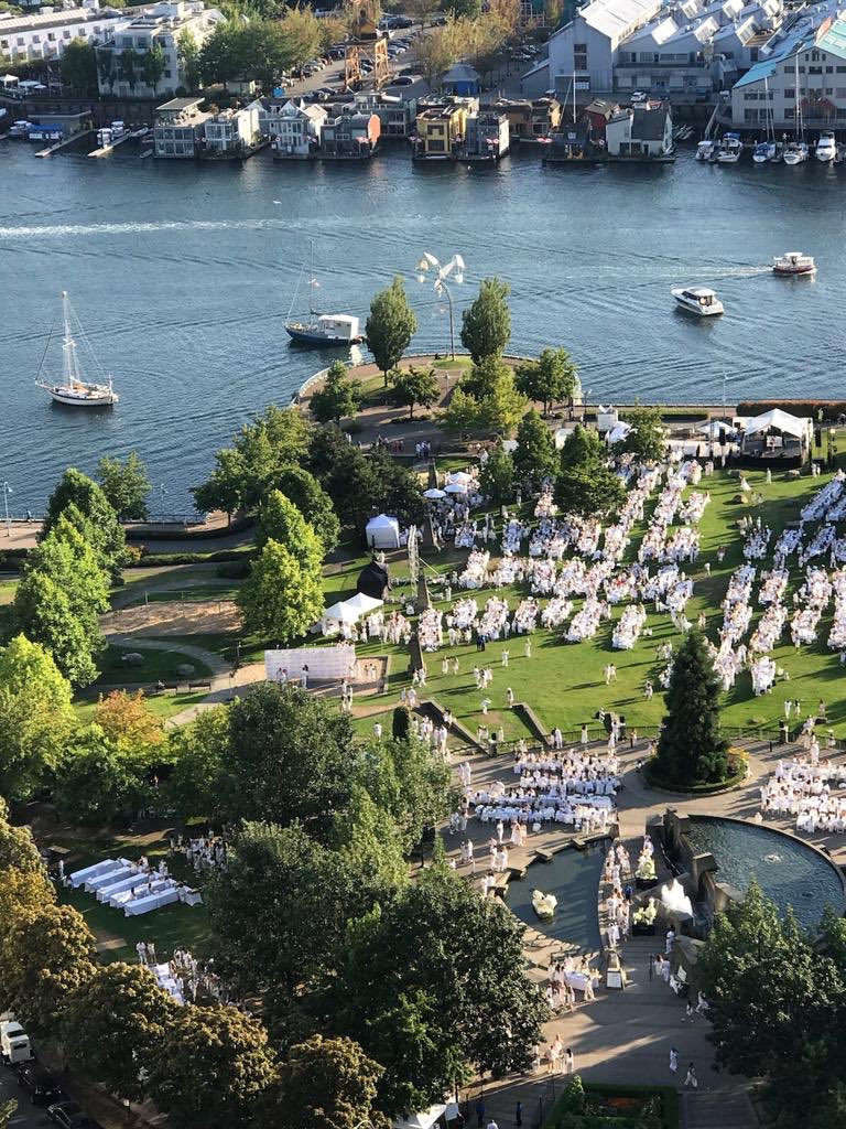 GAYWhistler's tweet photo. What a wonderful evening bringing community together w/ Dîner en Blanc in Vancouver. Very grateful to have these extraordinary experiences.
#debvan #yvrFoodie #ilovegay https://t.co/A1CD3qmT2R
