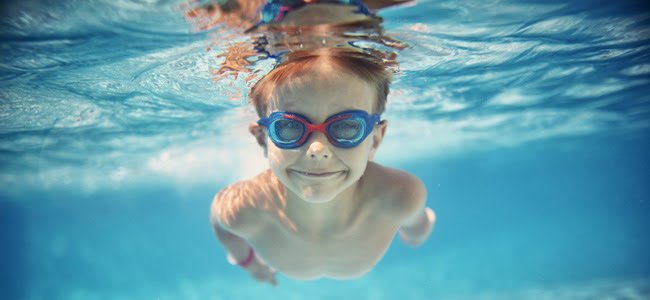 SAMU061IB's tweet photo. En els mesos d'estiu es quan els més petits disfruten de les piscines. Estau pendents d'ells i preneu les precaucions pertinents per a evitar accidents. #061SalutRespon https://t.co/DinMDsxEYe