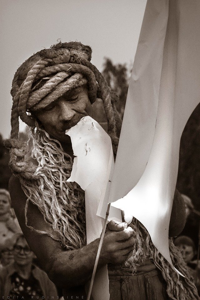 YagaGathering's tweet photo. Benas Šarka’s performance “Smoke and Holes” captivates not only its expressiveness but also its subject matter that immerses us in the contemporary context of global problems. Both the existential suffering of the naked life and the  climate crises are intertwined here. https://t.co/5ppGBYDNNC