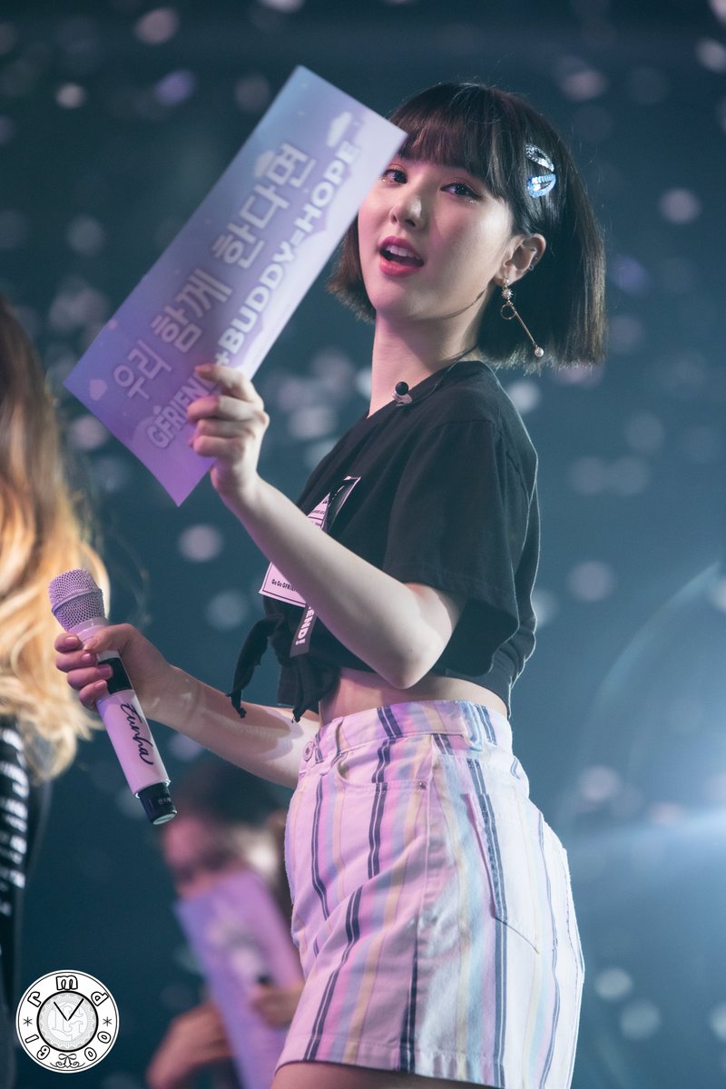 rmd1900's tweet photo. 190803 홍콩 콘서트 1
🐰🥰
#여자친구 #GFRIEND
#은하 #EUNHA https://t.co/rKnYlS3rB0