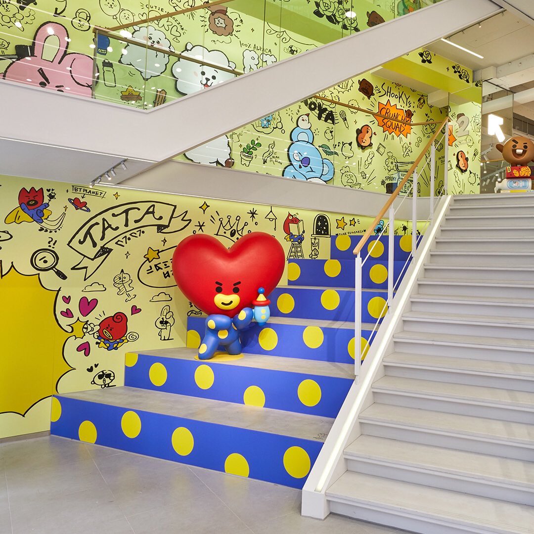 BE_BTSGALAXY's tweet photo. • 090819 | Twt | @BT21_ •

Quelle heure est-il?
L’heure de visiter Gangnam!

DÉCOUVREZ EN PLUS
🔍 https://t.co/sjiXFlzJcs
📍 437, Gangnam-daero, Seocho-gu, Seoul

#OnSeVoitLaBas #EmmeneMoiAGangnam #RencontreAGangnam #LINEFRIENDSSTORE #GANGNAM #BT21 https://t.co/rRK63paloz