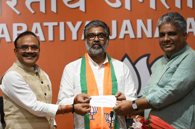 exitpolls2019's tweet image. सपा का दामन छोड़ भाजपा में शामिल हुए नीरज शेखर को बनाया गया राज्यसभा उम्मीदवार।
#BJP #SamajwadiParty #AmitShah