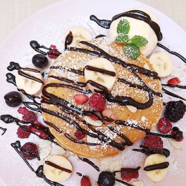 szksghl's tweet photo. 南あわじのキッズカフェ「wacoco」でチョコバナナパンケーキ😋
キッズコーナーが大きいので、子連れでも安心です👨‍👩‍👧‍👦
#WACOCO #パンケーキ #パンケーキ巡り#子連れ #淡路島スイーツ #淡路島カフェ #カフェ #スイーツ #淡路島 #淡路島ライフ https://t.co/ePeoqpwpHE https://t.co/WAwl3ti7o6