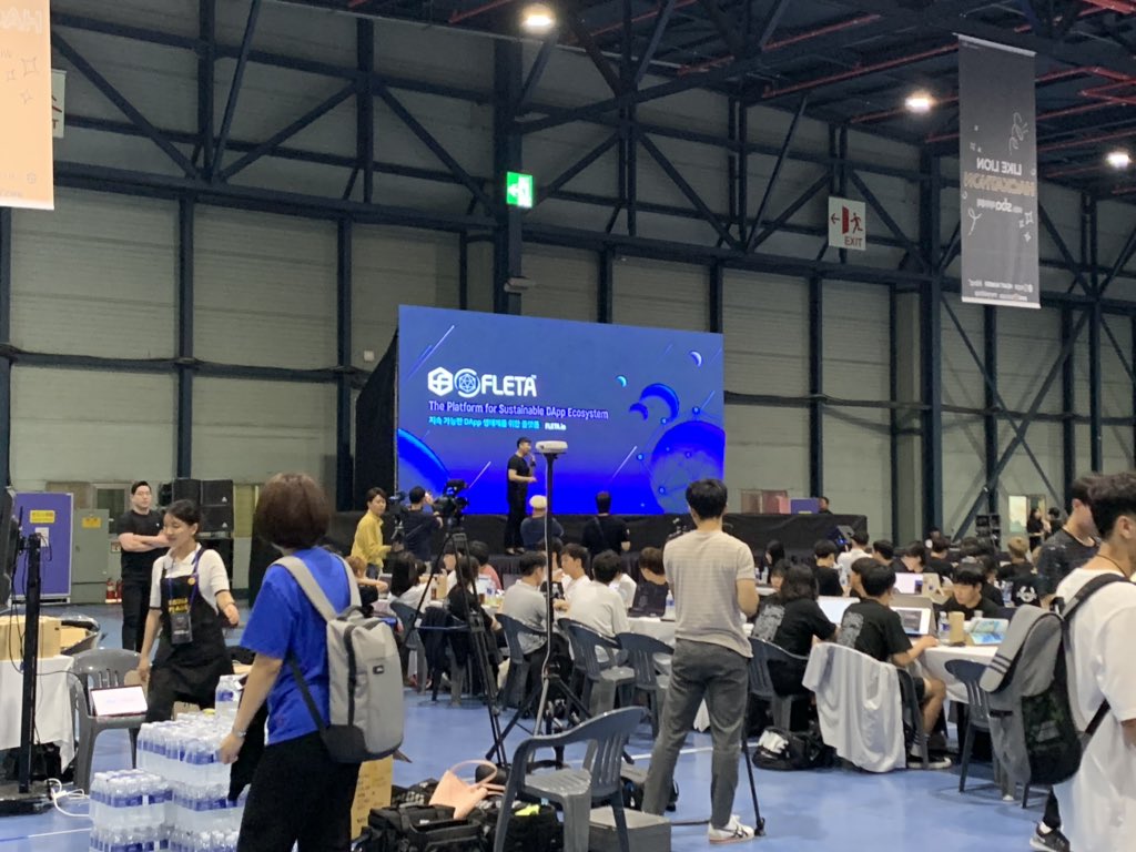 4our_haley's tweet photo. At #likelion #hackathon with #HeartNumber #Fleta and there are over 1000 participants from 66 universities! Can you feel the passion of young developers? So looking forward to a dedicated hackathon for #HeartNumbet in October as well! https://t.co/HIeOnACVcZ