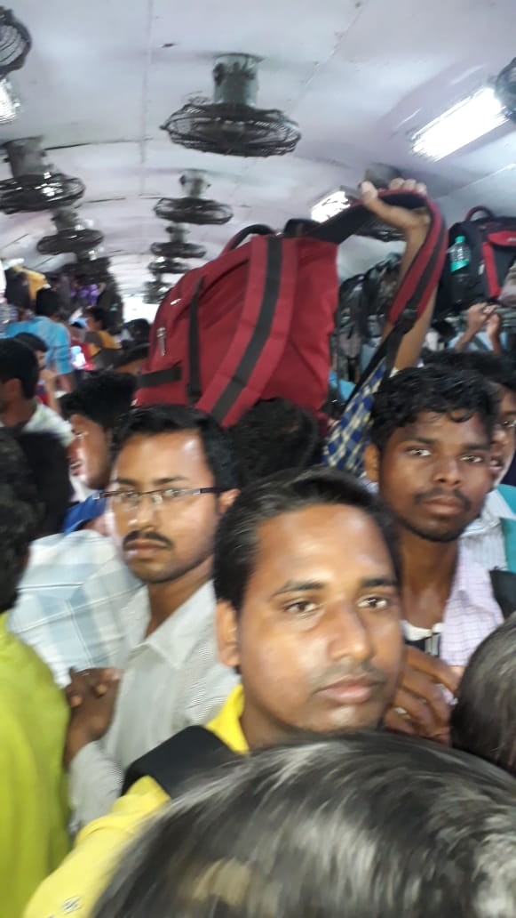 RanjabatiChaud1's tweet image. This is Up Kanchanjangha express today. Seems the Rail Ministry is not working for the loop line of eastern rail that joins the north east India to the state. In 'Koushiki Amavashya' trains are alloted, why not for Eid? 
#IndianRailways 
#easternrail
#loopline years of shame!