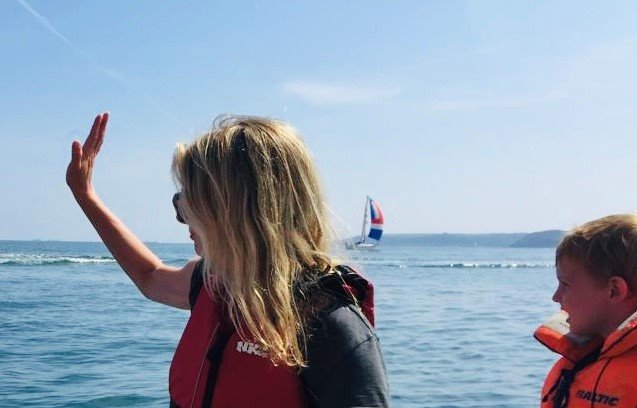 NEW POST: A Leg and Spoon Sailing Race explains how childhood and sailing can be a messy mix... rightroyalmother.com/duchess-cambri… #duchessofcambridge #princesscharlotte #sailing #woodenspoon