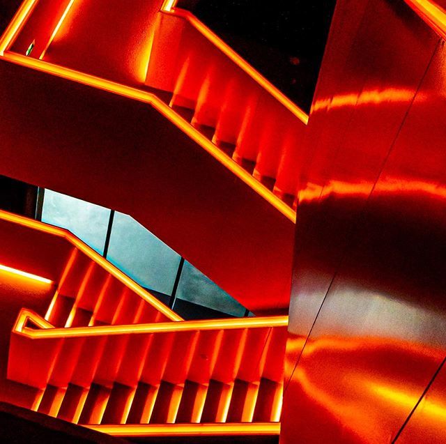 ocram_gf's tweet photo. Ein Bild zum Treppenfreitag
.
.
.

#treppenfreitag #zollverein #feuer #a6300 #essen #fire #ruhrpott #ruhrgebiet #sony #zechezollverein #staircasefriday #stairs #sonyalpha #treppenhausfreitag #fotokunst #sonya6300 #treppe #treppenhaus #stairsandsteps #arc… https://t.co/wsHCq9J8IV https://t.co/ZNTwIcXlgG