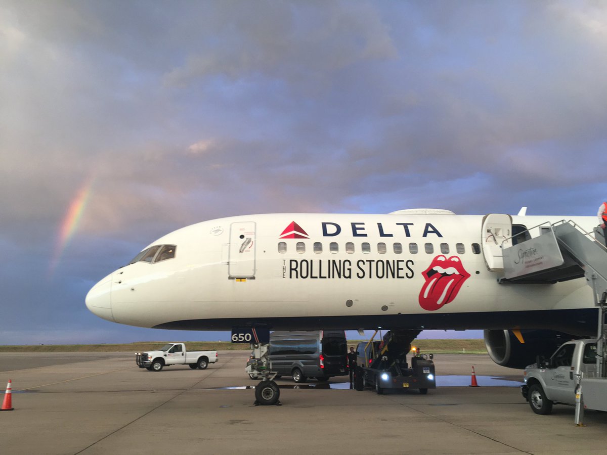 RollingStones's tweet image. She comes in colours everywhere...

Denver welcomed us in with a rainbow 🌈 see you all tomorrow! #therollingstones #stonesnofilter #denver