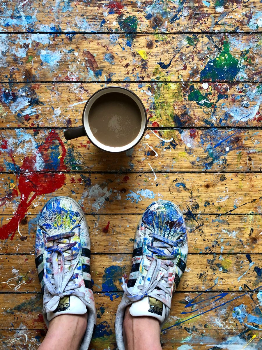 georghmk's tweet photo. Good morning! ☕️
After a few weeks of vacation it is just wonderful to be back in my art studio to the smell of oil paint and turpentine, and not least my floor !! And no, my shoes are not sponsored 😫
Happy Friday!! ☀️

#artlife #artstudio #fashion #workhardplayhard #lovemyjob https://t.co/hvqif2N5M7