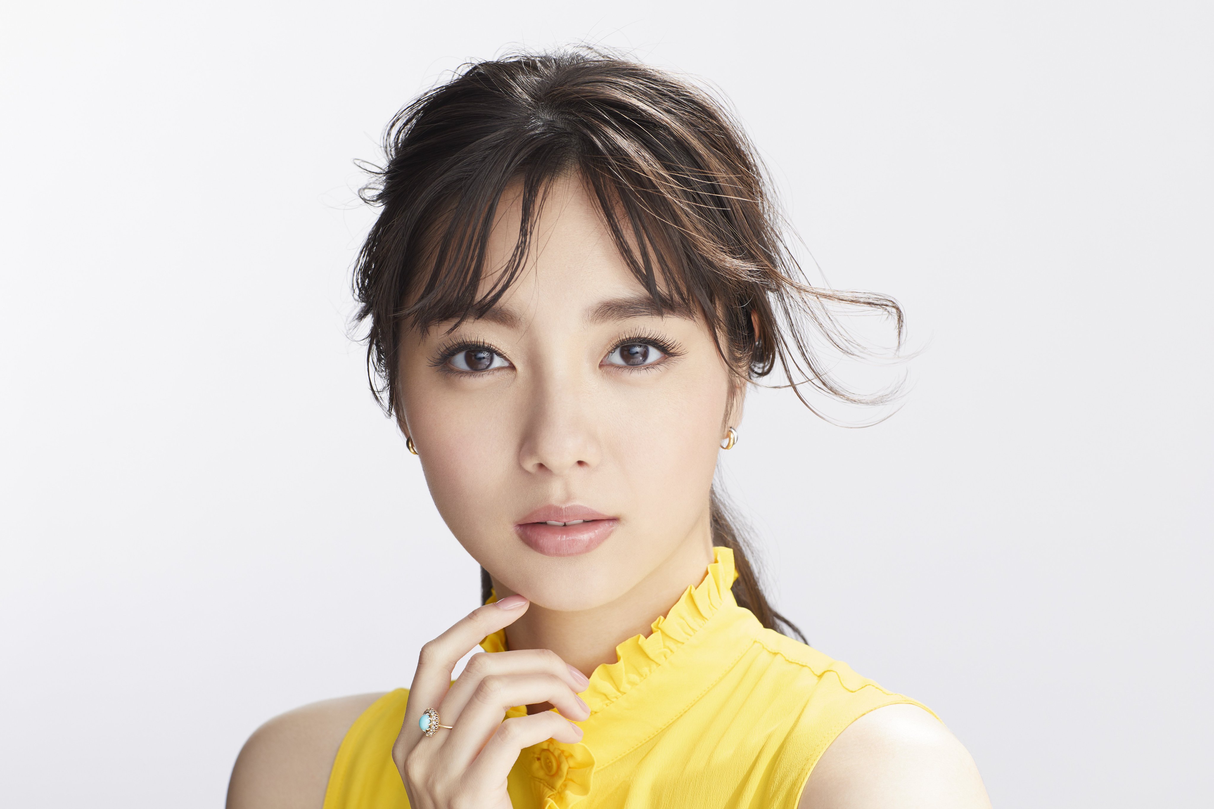 新川優愛さんのサイン入り練り香水 Amazon.co.jp: 新川優愛 女優 Lサイズ写真10枚 : おもちゃ
