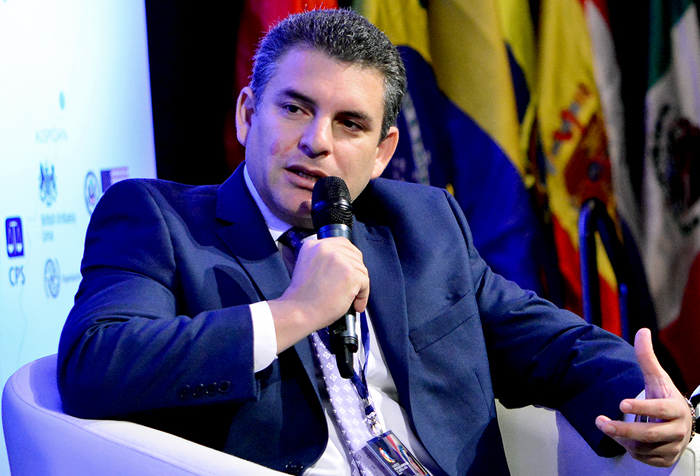 PeruPressTv's tweet photo. Rafael Vela tras críticas de Tomás Gálvez al acuerdo con #Odebrecht: “Este tipo de cuestionamientos provienen de una persona que no tiene ninguna autoridad moral, funcional, ni profesional para cuestionar algo que está dentro de la legalidad que ha sido controlado por un juez”. https://t.co/Uob5WA6aAh