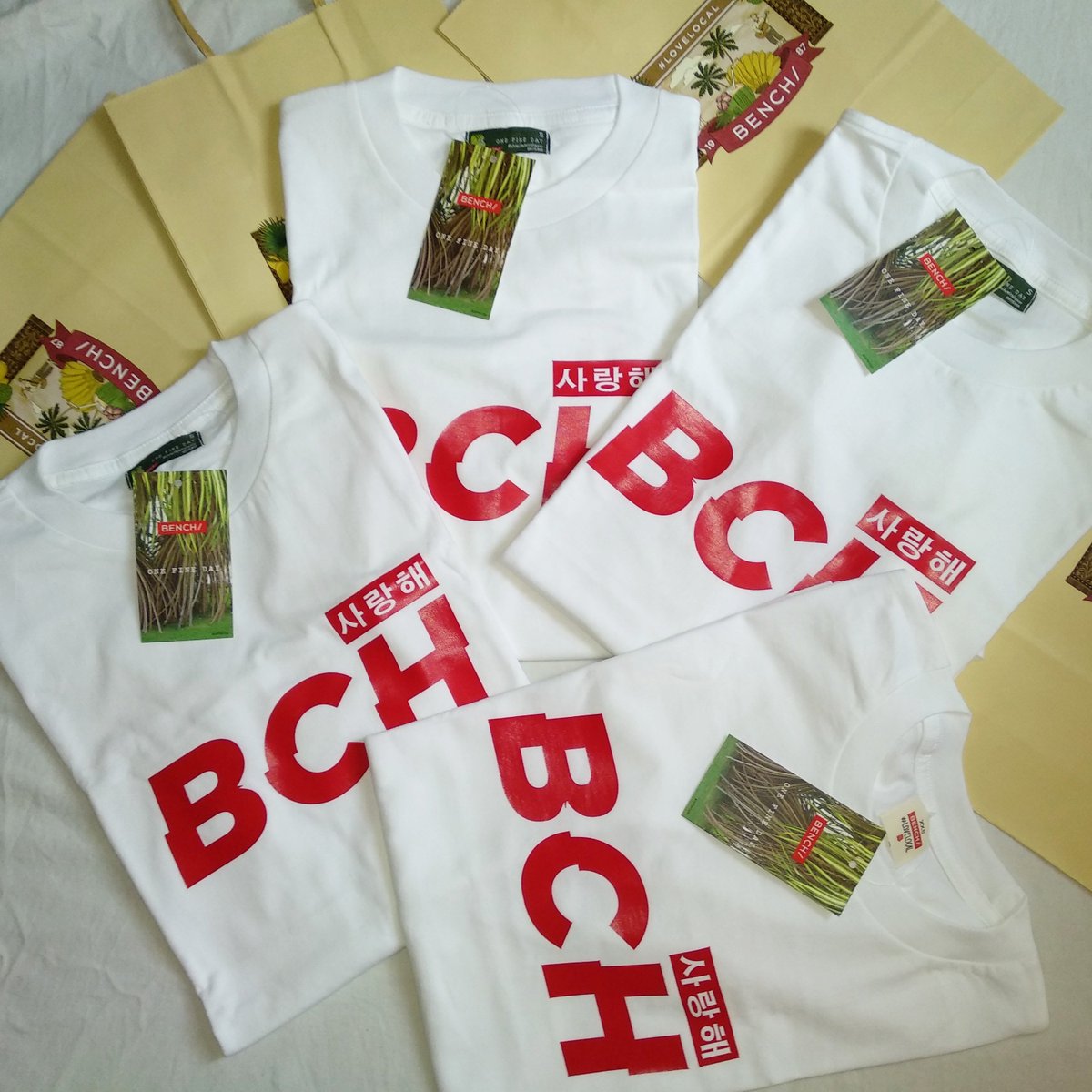 tzinnamonroll's tweet photo. PHS shirts pa more!😂  Anything for our king @ZEA_Hyungsik!🥰😘😍  Bring on the rain, este, rain on us more #ParkHyungSikforBENCH shirts please, @bcbench @benchtm!😉 https://t.co/r6xBEZLow8