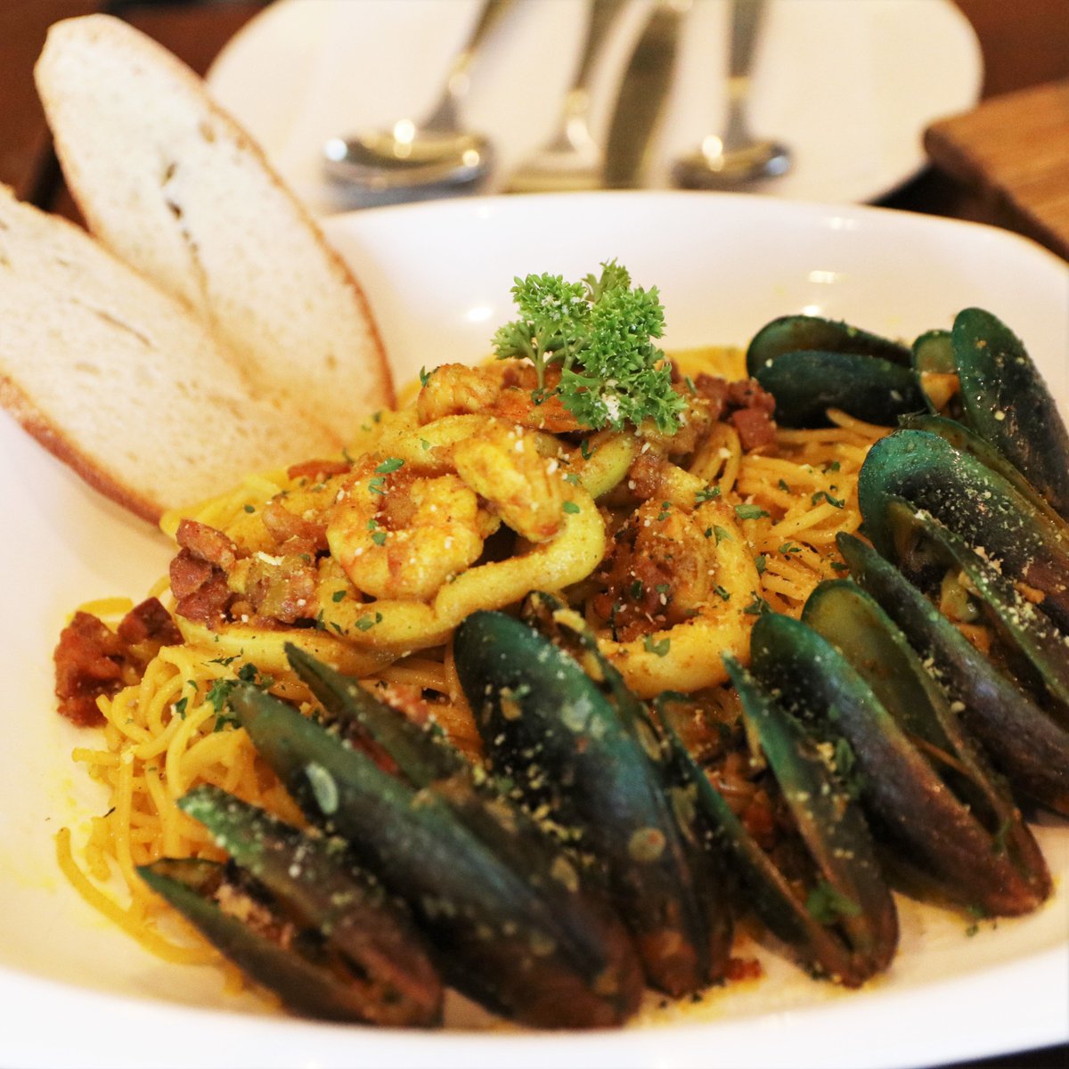 perchdavao's tweet photo. Do you love pasta? Then you will surely love our SEAFOOD PASTA! The combination of calamari, shrimp and green mussels will leave a lasting flavor on your taste buds!

#PERCHMODERNKITCHEN + #BAR ! #Pasta https://t.co/IoZ35DZAep