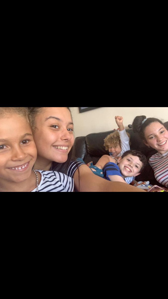PaulTyredagh81's tweet photo. 3 of my grandkids in the #LimerickPosse met up with 2 of my 3 grandkids of the #LondonPosse. ๐๐ https://t.co/nleWfE39OR