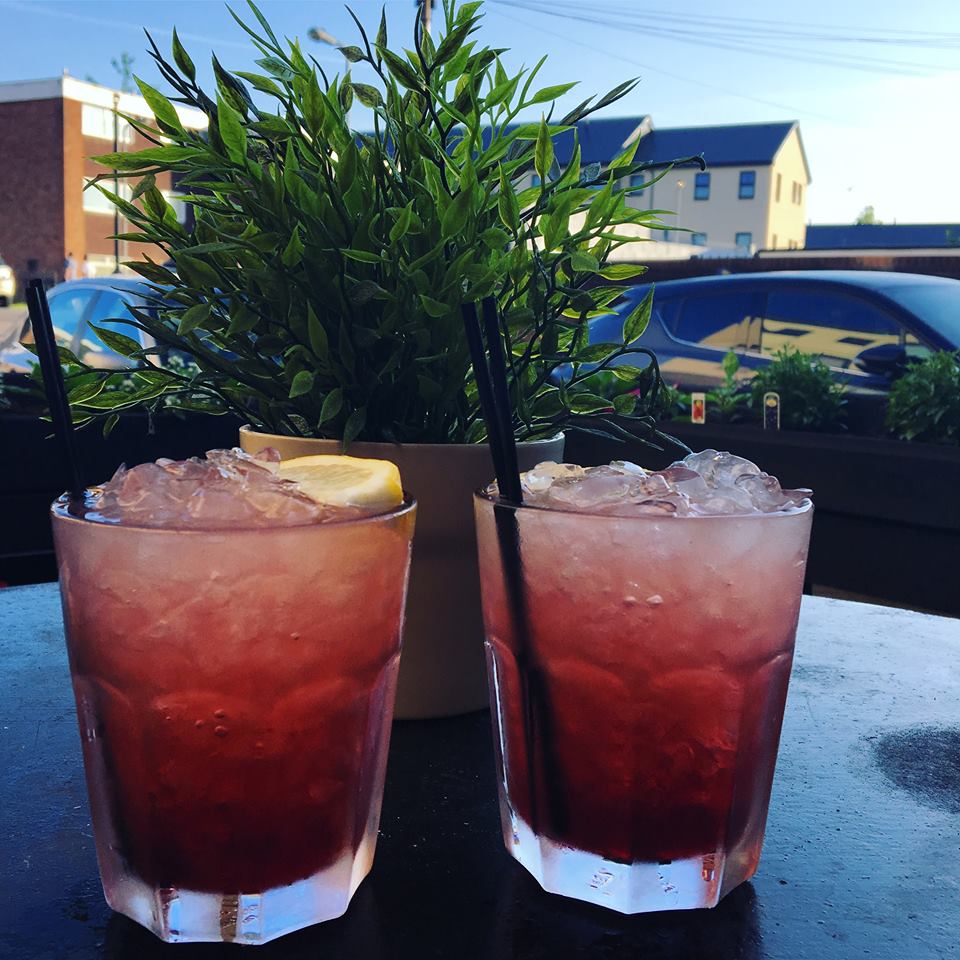 We're not just about Burgers! We've got a nice range of cocktails to go with your meal.🍹

#burger #restaurant #food #foodie #cardiff #wales #bar #coffee #cocktail #dinner #lunch #drink