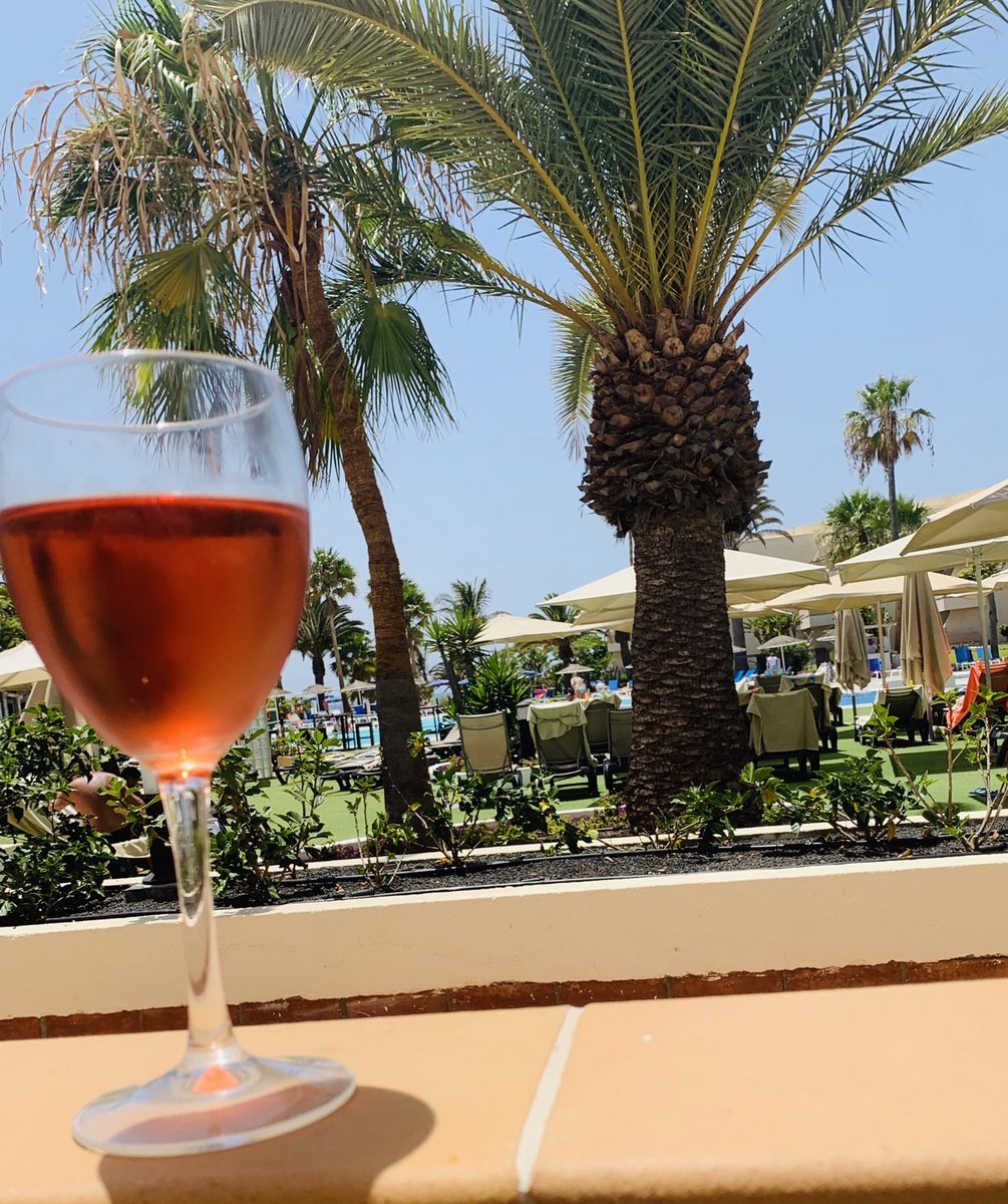 ruthymoss's tweet photo. I’ve had worse days......#Lanzarote #bestclimateintheworld #playablanca https://t.co/PLafUVzJhx