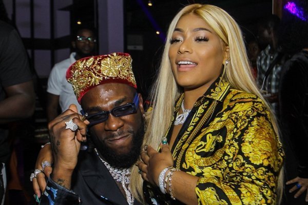 Urban96FM's tweet photo. #MajorTeaAlert
Is Burna Boy having a child? ๐ค
"Iโll raise a child with Stefflon privately" @burnaboy
#UrbanXtra w. @NanaKing_radio
96.5 ll https://t.co/xEJlO52o81 https://t.co/S6XwJOYsHo