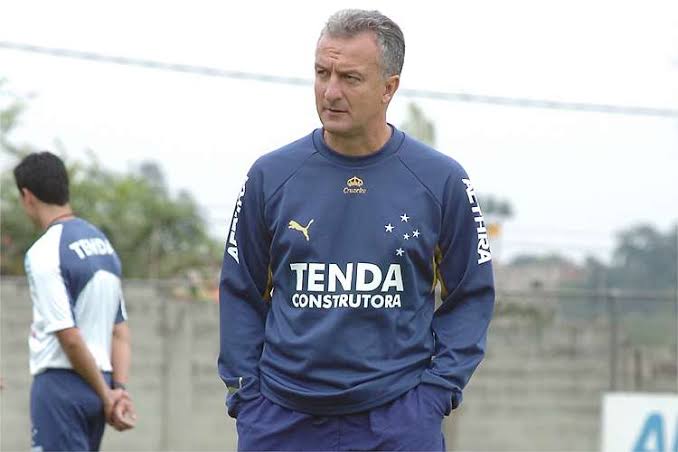 InstFilhosdoPai's tweet photo. Técnico Dorival Jr. é o preferido para assumir comando técnico da raposa, tem conversar adiantadas  e pode ser anunciado a qualquer momento.

Na minha opinião, excelente nome!
E para vocês torcedores?
👊🏽🦊 https://t.co/5eXVbpI8gT