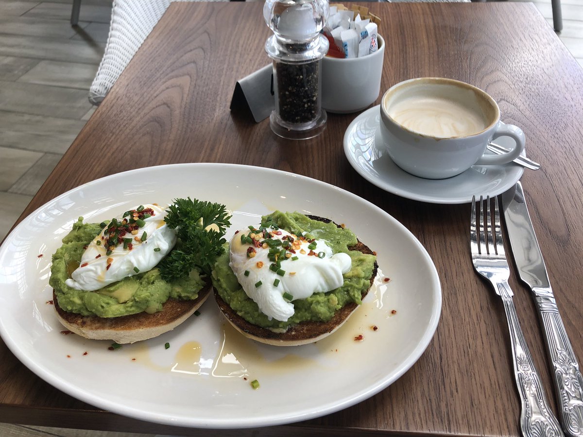 chickoom's tweet photo. Had a wonderful brunch of poached eggs on mashed avocado at John Lewis's @jlandpartners new cafe Huffkins @huffkins. Served by Anita - efficient and curteous. @Carluccios need to learn from Huffkins. https://t.co/DyXSnbuRFV