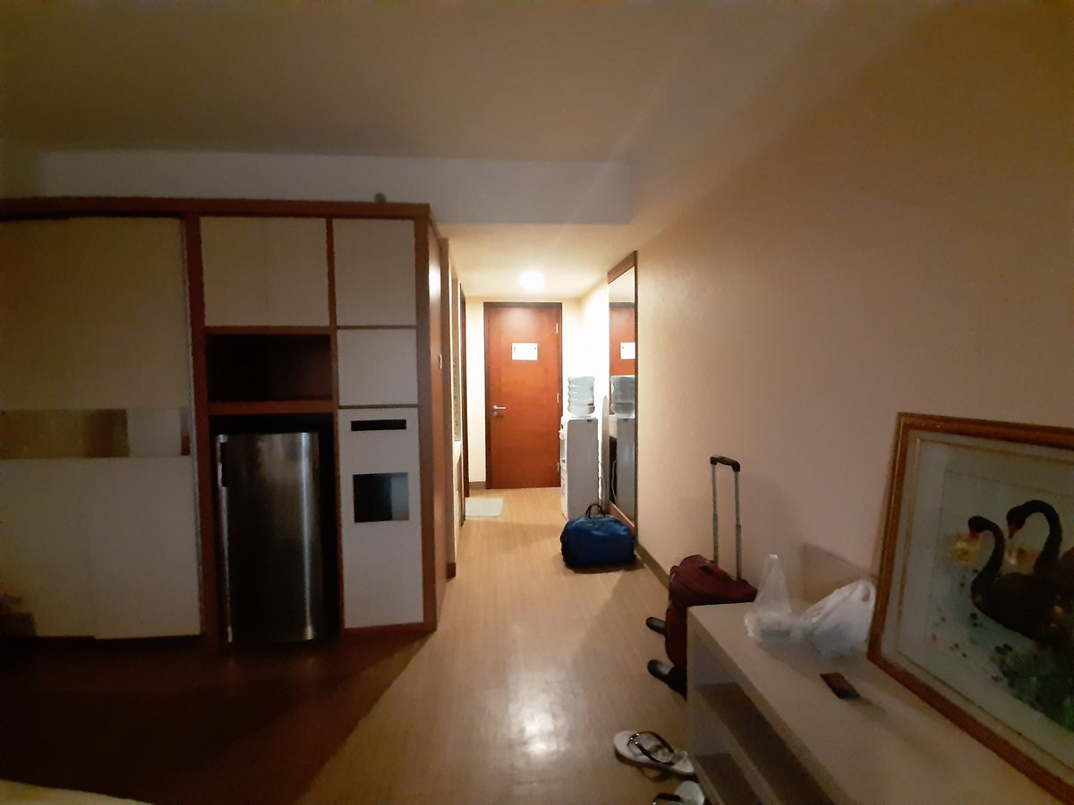 ankerleci's tweet photo. Kemaren selama di Jogja nginep di mataram city apartment, pesen dari airbnb dan tidak menyesal bikos bagus bgt dengan view gunung merapi. Ada kompor listrik&amp;water heater. 

Oiya, ada kolam renang jg cuma krn ku tida sempat berenang jd nga berenang 😩

💰670rb buat 3 malam https://t.co/4RSaZuVtNK