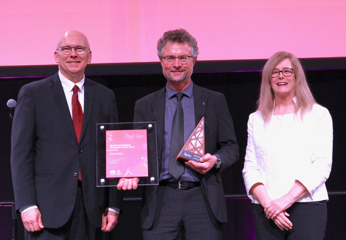 sachiefsci's tweet photo. We are so privileged to have each of the Scientist of the Year finalists and tonight I am pleased to congratulate the 2019 #SAScienceAwards Scientist of the Year @GeczSquadGoals whose work has established the State as a global leader in gene disease discovery @UniofAdelaide 👏 https://t.co/6kNmOb7Fuu