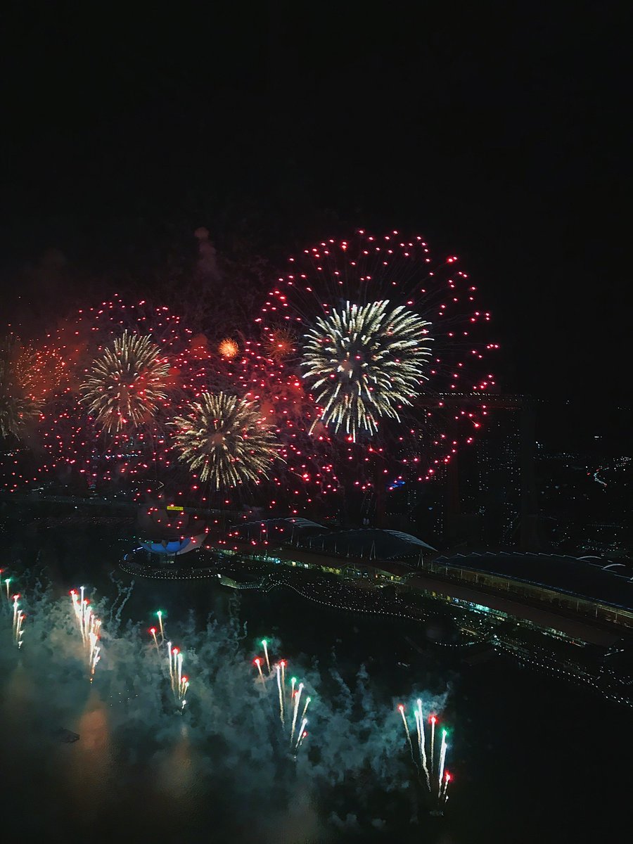 CSRWorks_'s tweet photo. Happy Birthday Singapore!
#csrworks #reportingmania #singapore https://t.co/D9Ki5XWMw6