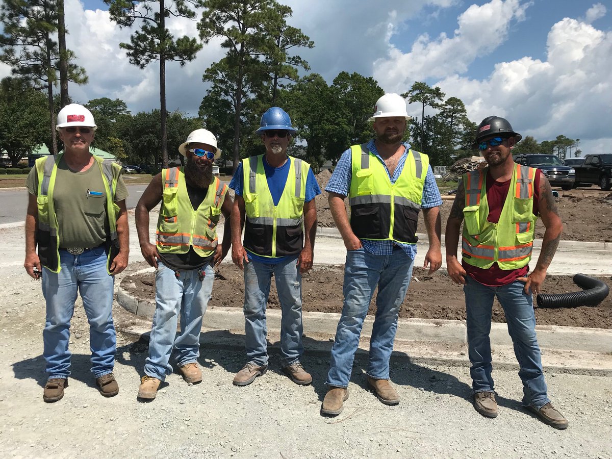 PalmettoCorp's tweet photo. Crew of the month for July goes to Jody Long and his crew! Congratulations and thank you all for your hard work!π§π #gradingcrew #palmettocorp #onecompanyoneteam https://t.co/qn3BH8LQM5