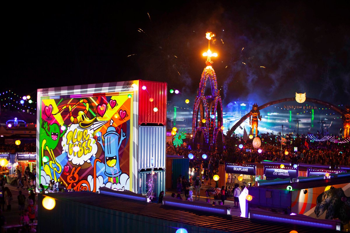 vjspain's tweet photo. Así fue el vídeo mapping 2D y 3D de #Graffmapping en el festival @EDC_LasVegas https://t.co/e3qE4JQj5q https://t.co/Wm8Fy5Sibw