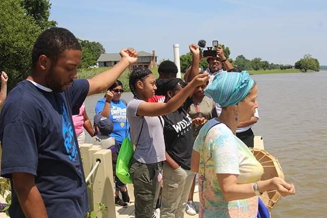 YRCP youth members learning about environmental stewardship with Rabia Nur at PATUXENT RIVER KEEPERS.
#yrcp #steamonward #health #environment #leadership #soulfire  #careerexplorations #fieldtrips #nutrition #activism #itsnotjustvapor #stem #LGBTQ #environmentaljustice.