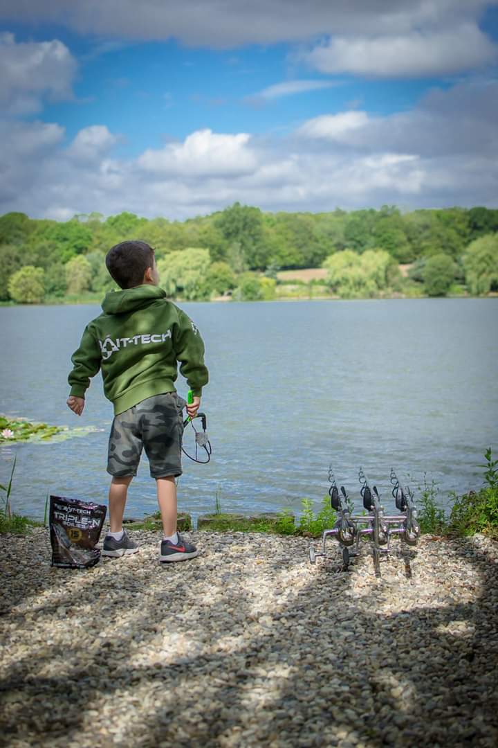 BaitTech's tweet photo. Bait-Tech Consultant John Bassili's son Emilio casually on baiting up duty! Do you get the younger generation out on the bank during the summer? 

#TeamBaitTech #BaitTechCarp #TripleN https://t.co/MfXB7pSr0L