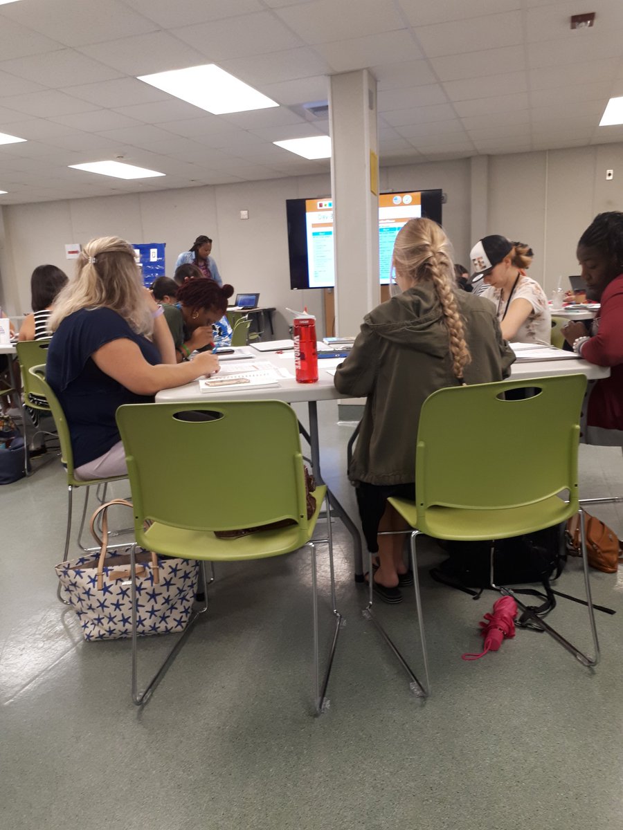 EducatorJenella's tweet photo. Sharpening gr3at skills in Letterland training. #howiparticipate #learningwithoutlimits @LynlyCampbell @participate @wisealj @DouglasESDragon https://t.co/6WynepzHVQ