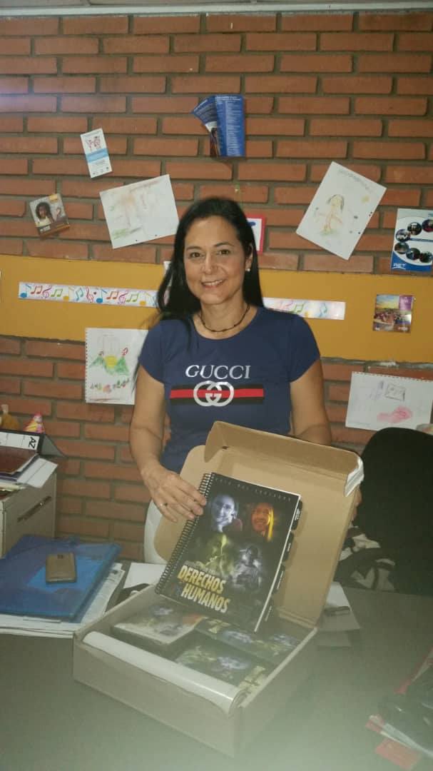 JovenesDHV's tweet photo. Entrega de kit del educador en la defensoria de niño, niña y adolescente en San Cristobal - Edo. Tachira.
#Venezuela #derechoshumanos #son30 #tepertenecen #FelizViernesATodos. https://t.co/PPxnsTestZ