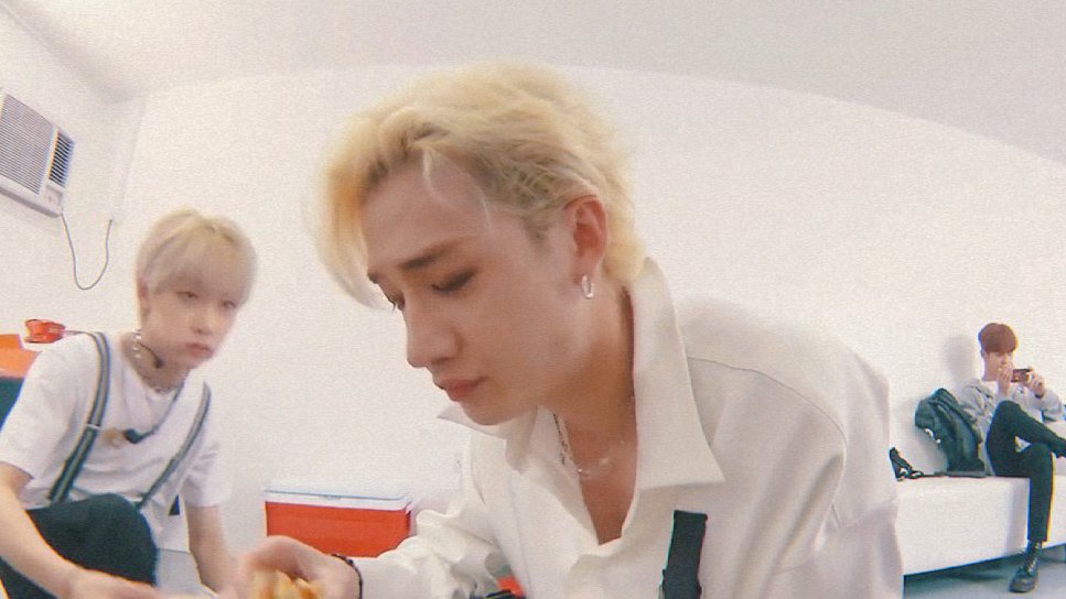 bangchanlq's tweet photo. a moment of a baby wolfie eating

#방찬 ; #BangChan https://t.co/3EPK1Czs8q