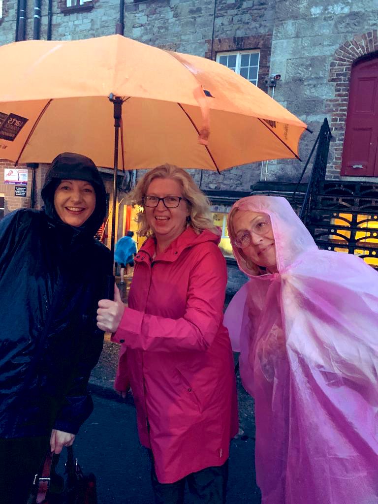 annettenugent1's tweet photo. Me “umbrella-bombing” #KilkennyArtsFestival director @olgabarry and publicist supremo @sineadodoherty at ‘Much Ado About Nothing’ preview last night. Both better prepared than me: down to the on-brand @artscouncil_ie umbrella... #uberprofessional 👏🏻👏🏻👏🏻 https://t.co/l8wzdNYFrJ