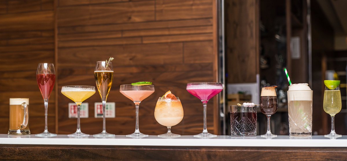 LanternRoomEdi's tweet photo. It's an evening for dim lights, cocktails and live music at The Lantern Room. Come and join us 😎🍸🥂🎼 #edinburgh #edfringe2019 #EdinTattoo #edinburghfringe #edfringe #EdFringe19 #edinburghfestival #freeshow https://t.co/4wwpC3dDV2