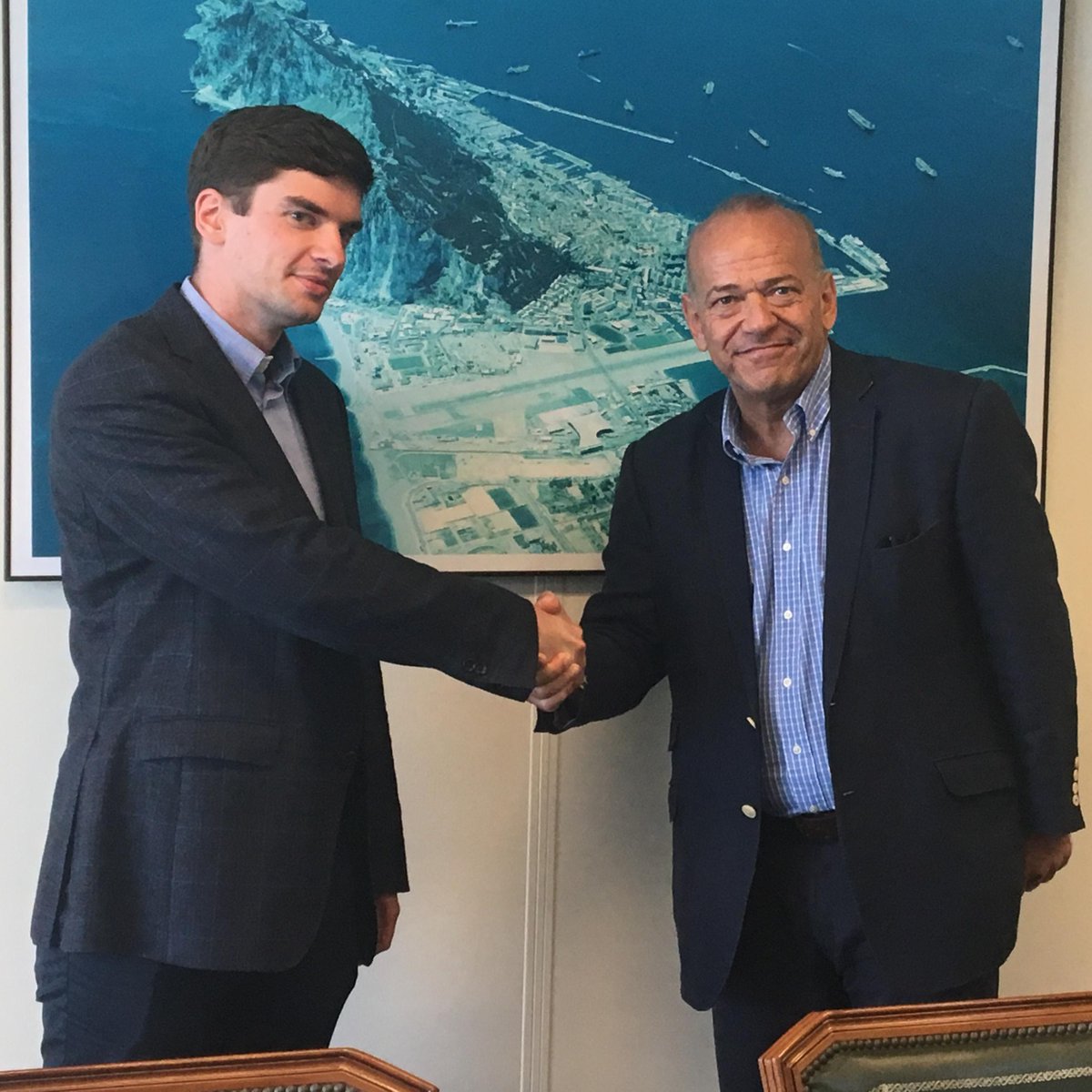 quedexnet's tweet photo. Gibraltar's Minister for Commerce, The Hon Albert Isola MP congratulated Quedex on obtaining the #DLT licence during a meeting with our CEO @wgromniak.
#ThinkGibraltar https://t.co/h558SuGkB8