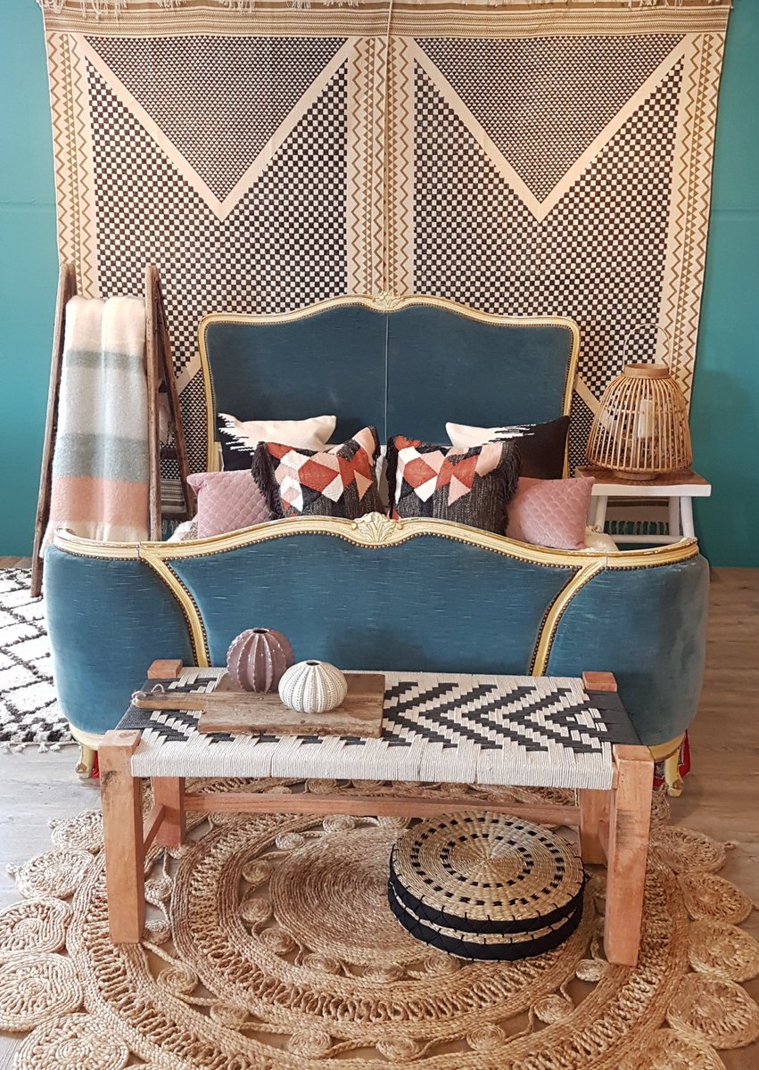 styleguru40's tweet photo. Recent styling for @cornwallrugcomp #bedroom #bohochic #velvet #interiordesign #interiorstylist #styling #stylist https://t.co/Jt7wGSNLhP