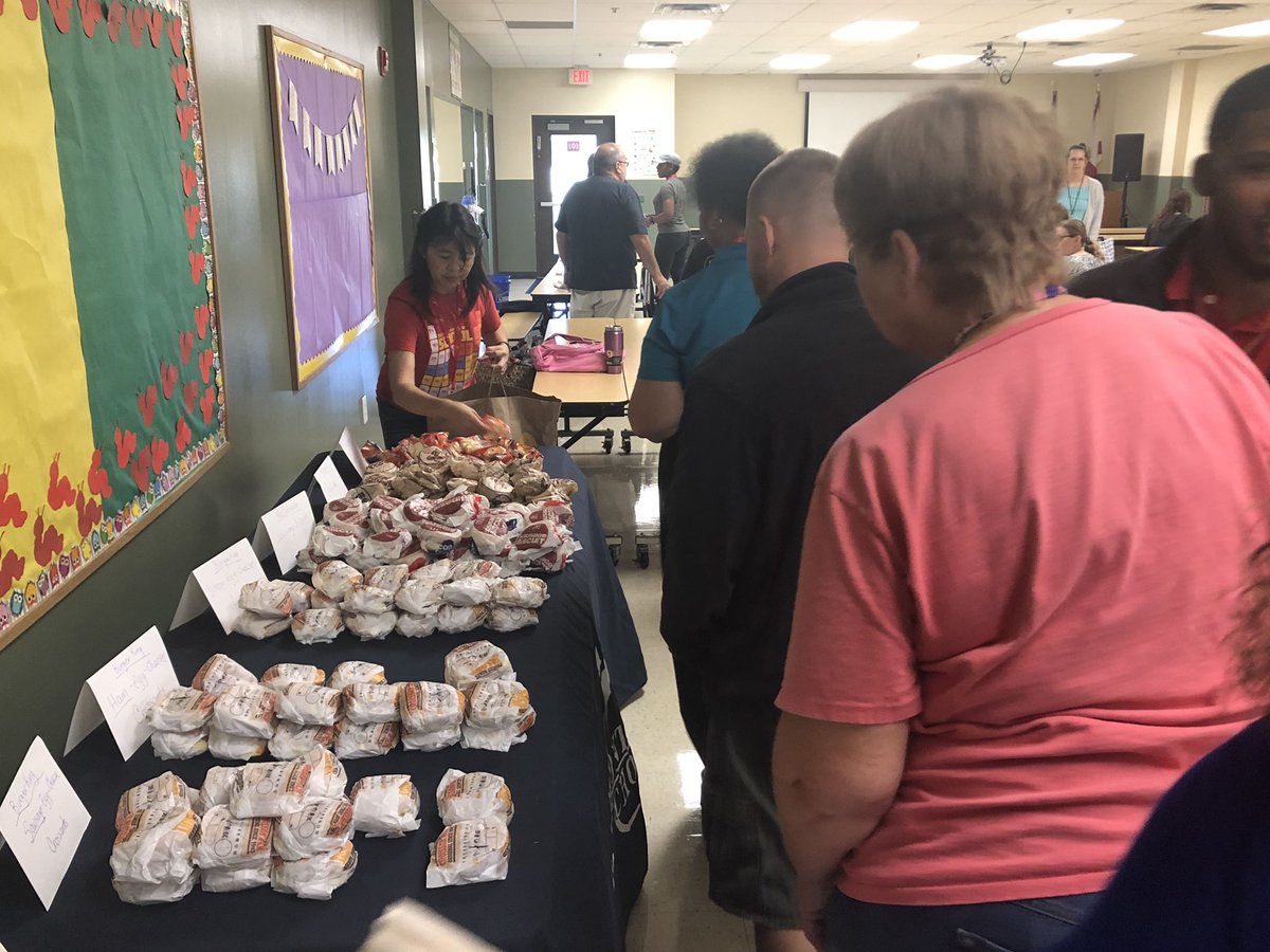 Misscobb__'s tweet photo. #Last day of RTO breakfast✨ S/o to Mrs. Snapp #WeareWooont🐯 https://t.co/QhuKd5lJQs