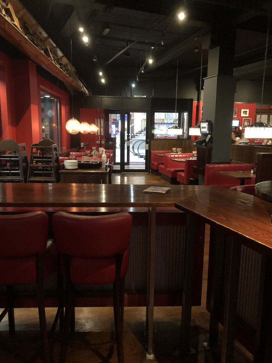 smithfi's tweet photo. @TGIFridays really disappointed to be turned away from your O2 LDN as we hadn’t booked, place empty but was told there was a table for 10 along with a few other tables so our table of 3 was refused. A very disappointing birthday for our 13 yr old. https://t.co/8jo54ncV11
