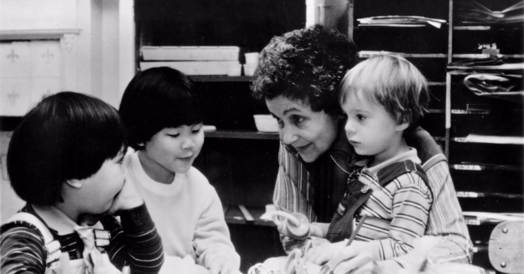 We were very saddened to learn of the passing of Vivian Paley, who passed away last week. Her belief in the power of stories and storytelling will live on through the lives that she touched. nytimes.com/2019/08/01/edu…
