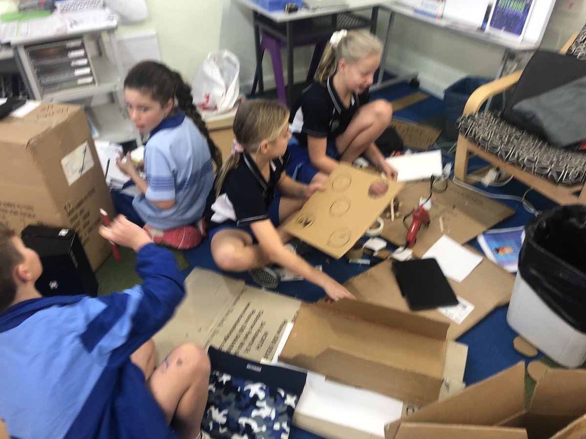 EricaHorn711's tweet photo. Living the #NewmanCollegeWA  #shinethroughdiscovery . #EveryoneCanCreate #cardboardplease https://t.co/Go5w90H24V