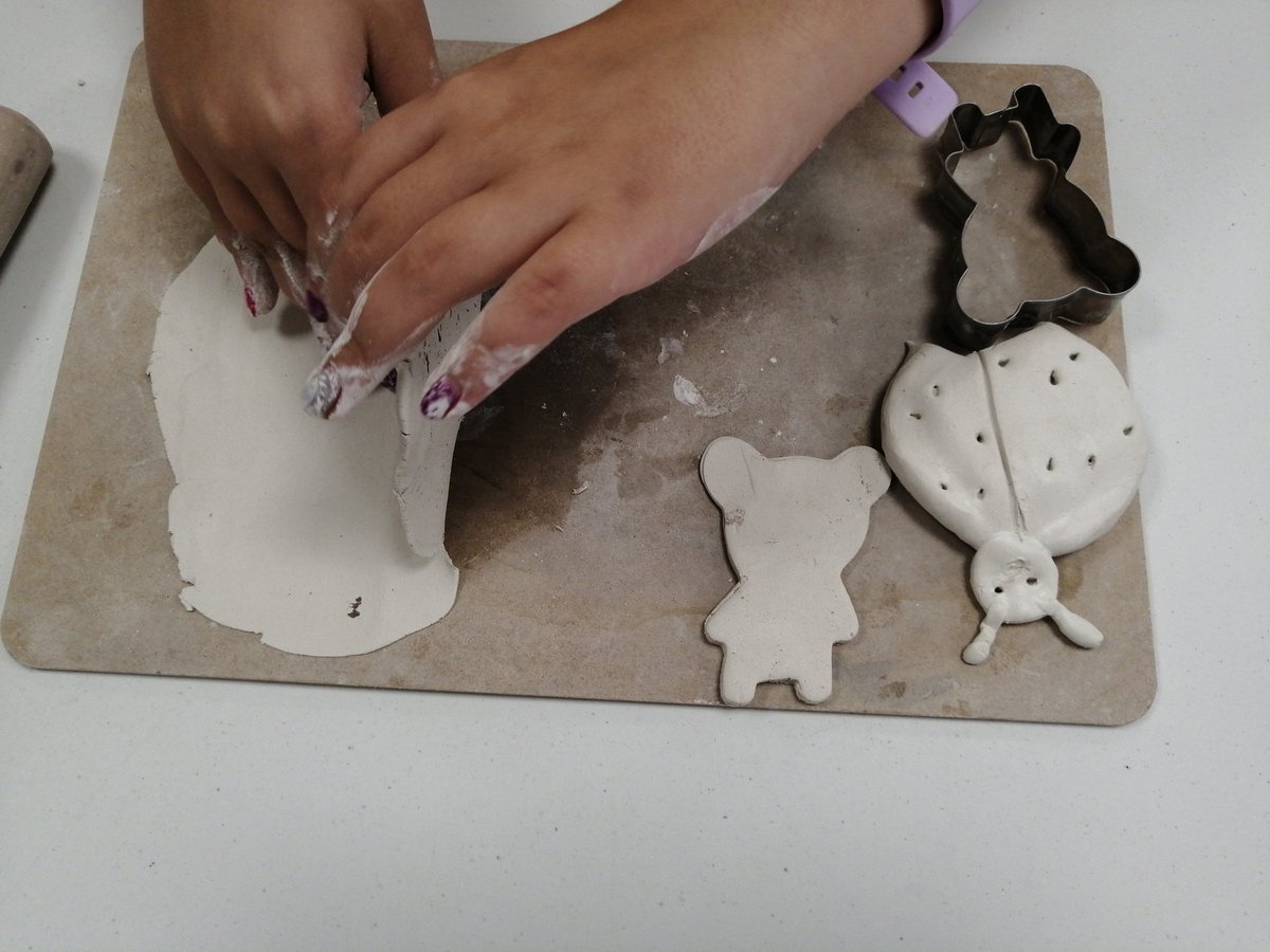 poole_ste's tweet photo. Great clay work going on last Friday @TheWakesOTC and @forgeurbanR as part of #HAEWproject supporting families over the summer hols @TelfordWrekin @TelfCommunity @VolTelford https://t.co/TlXTzI7AaV