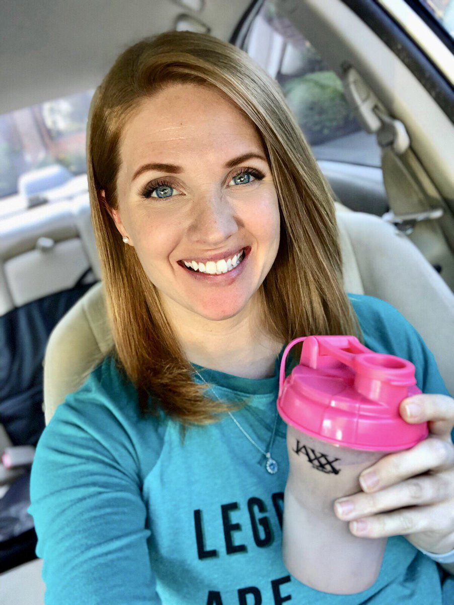 Catherinemecca's tweet photo. Happy Friday!! #livedreamconquer #smilesfordays #growhairgrow https://t.co/rCqZ93mLWH