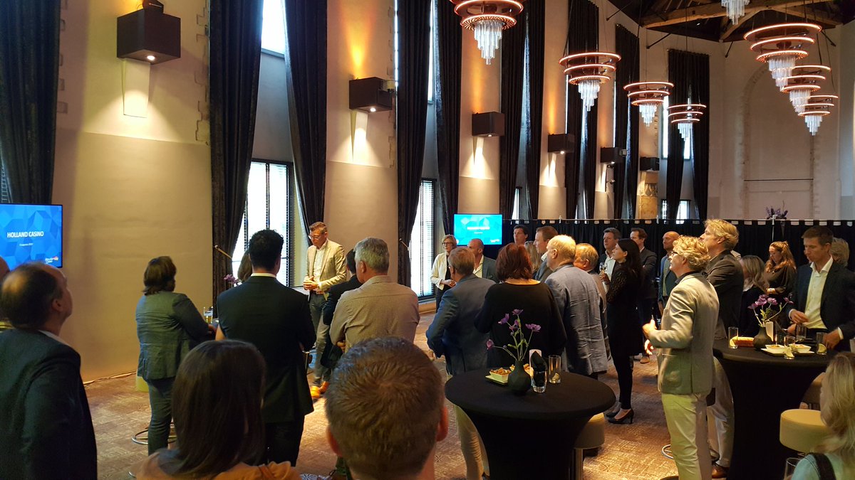 Het was een "gokje" om middenin de vakantietijd een zomerevent te organiseren, maar waar kun je deze gok beter wagen dan in het Holland Casino. Wij kijken terug op een ontspannen, informeel en gezellig event en kijken uit naar volgend jaar!